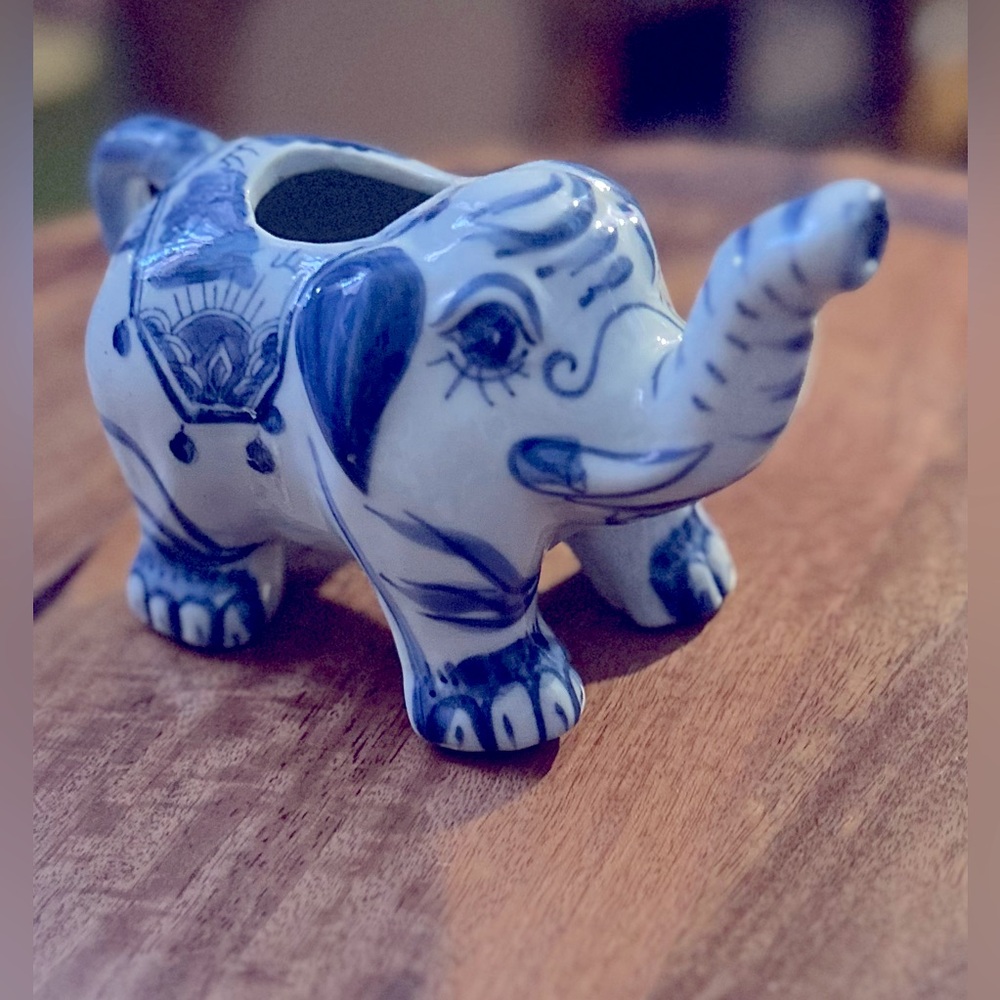 Japanese tea pot Elephant Blue and White ceramic china porcelain sake tea jug